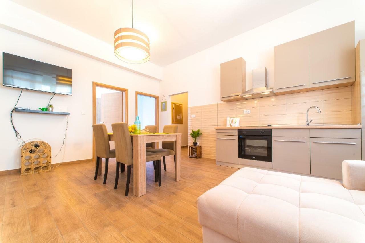 Red Rose Apartment Сплит Екстериор снимка