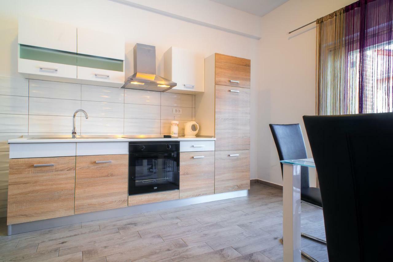 Red Rose Apartment Сплит Екстериор снимка