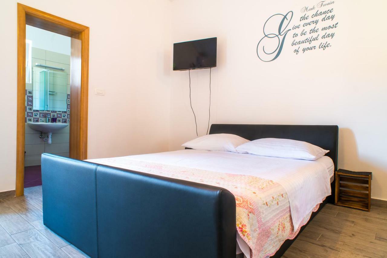 Red Rose Apartment Сплит Екстериор снимка
