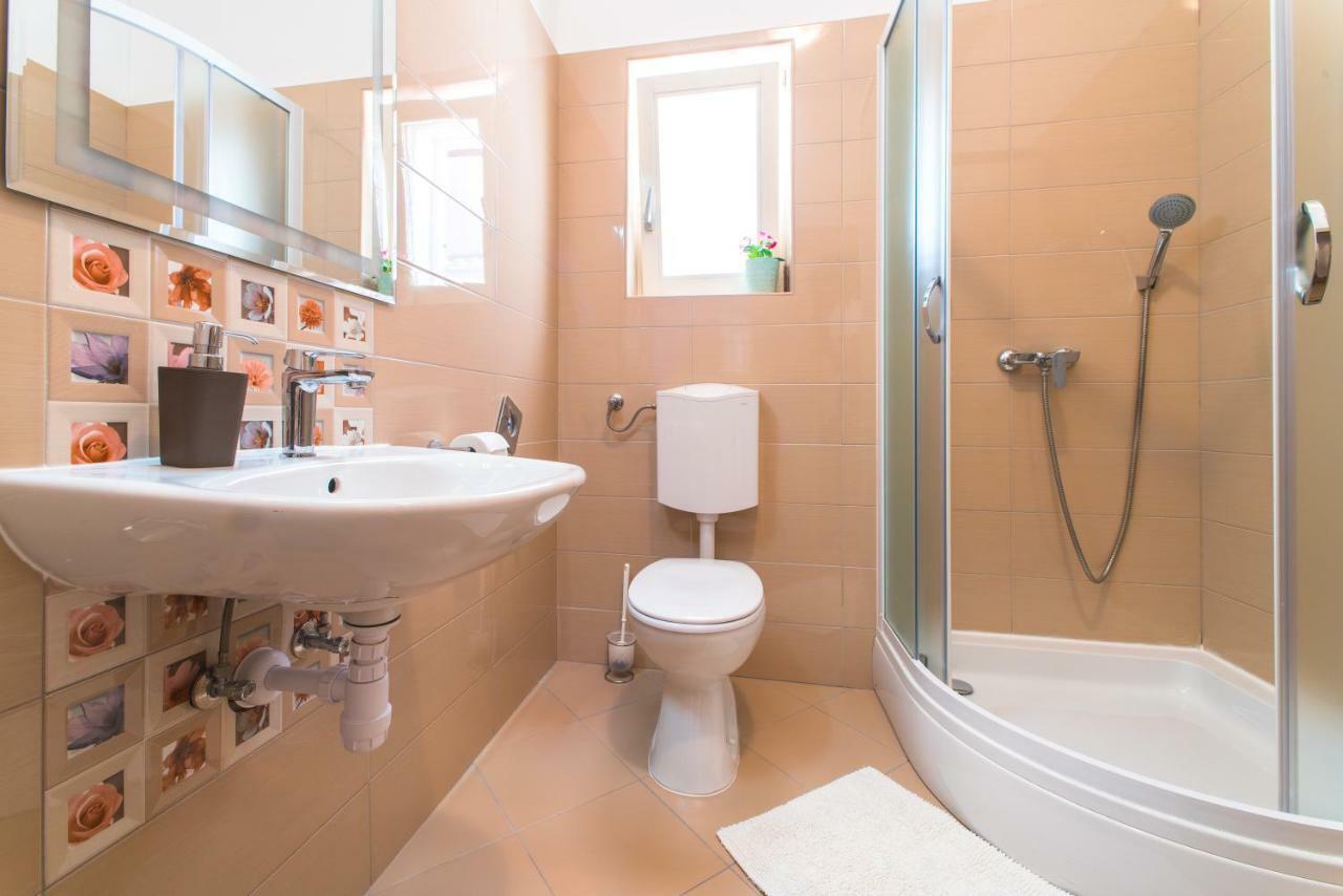 Red Rose Apartment Сплит Екстериор снимка